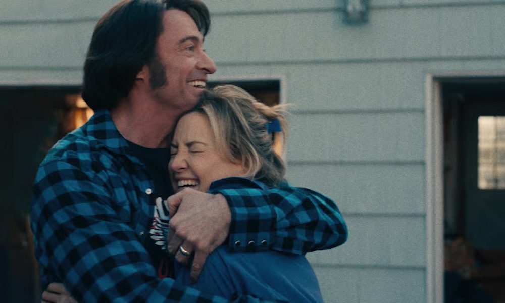 (L to R) Hugh Jackman as Mike Sardina and Kate Hudson as Claire Stengl in director Craig Brewer's SONG SUNG BLUE, a Focus Features release. Credit: Courtesy of Focus Features. © 2025 All Rights Reserved.