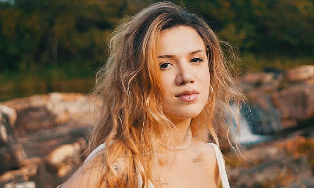 elana-dara-lança-novo-ep