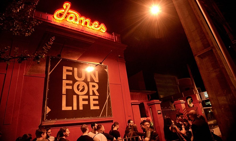 fachada-james-bar